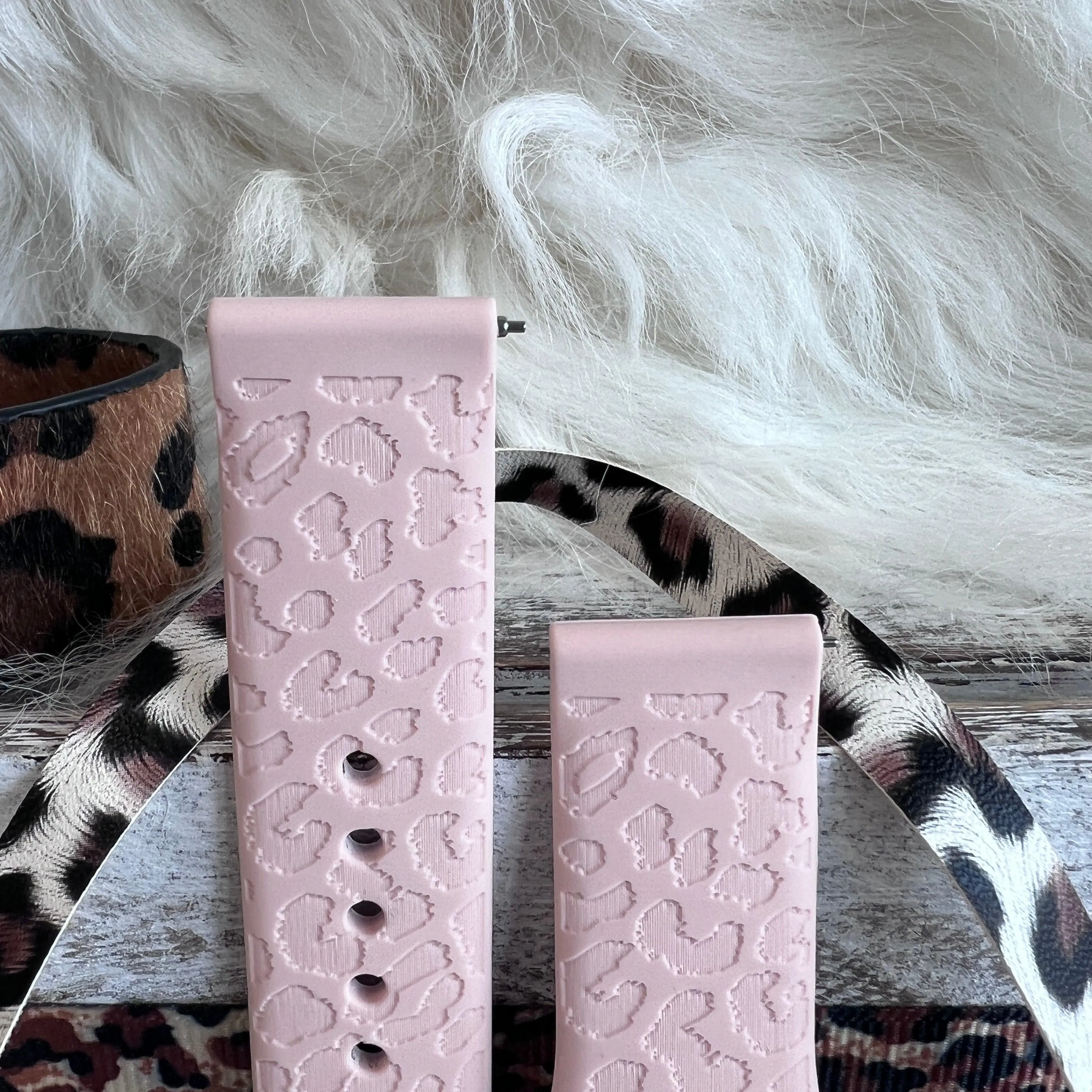 Engraved Pink Sand Leopard Silicone Band For Samsung Watch